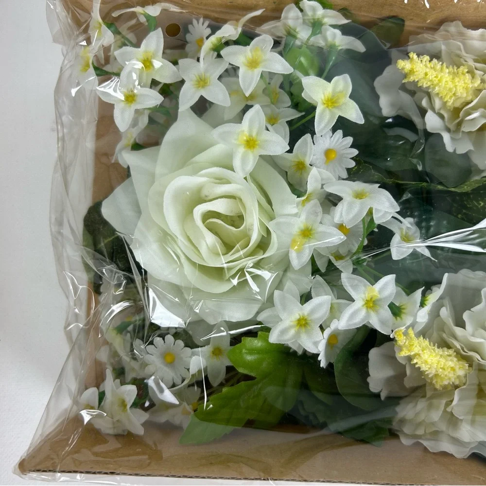 Avon VTG '2000' - NIB - White Rose and Hibiscus Swag